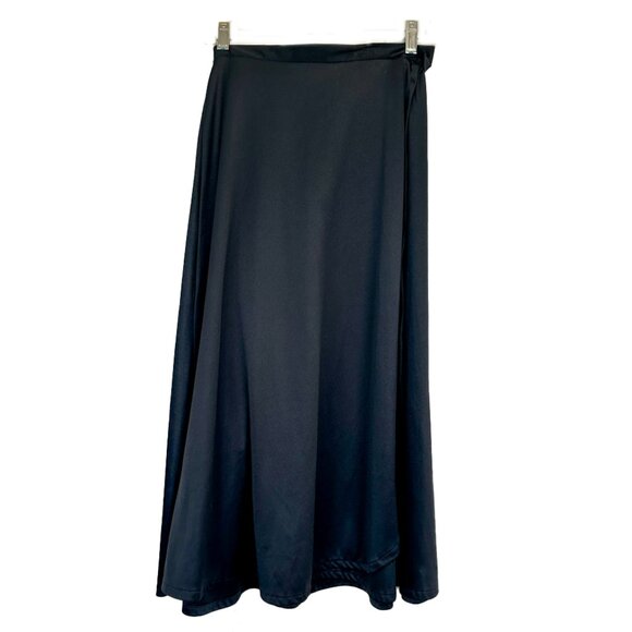 Wrap-around black Skirt - Picture 2 of 3